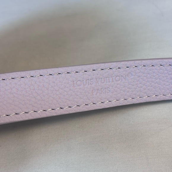 Gorgeous Louis Vuitton Monogram Lilac Strap - Picture 4 of 7